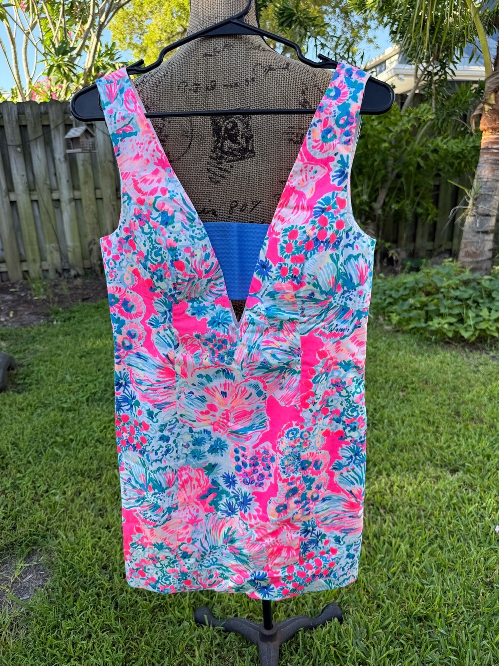 Lilly Pulitzer Pink Multi Floral V-Neck Sleeveless dress size 6 EUC